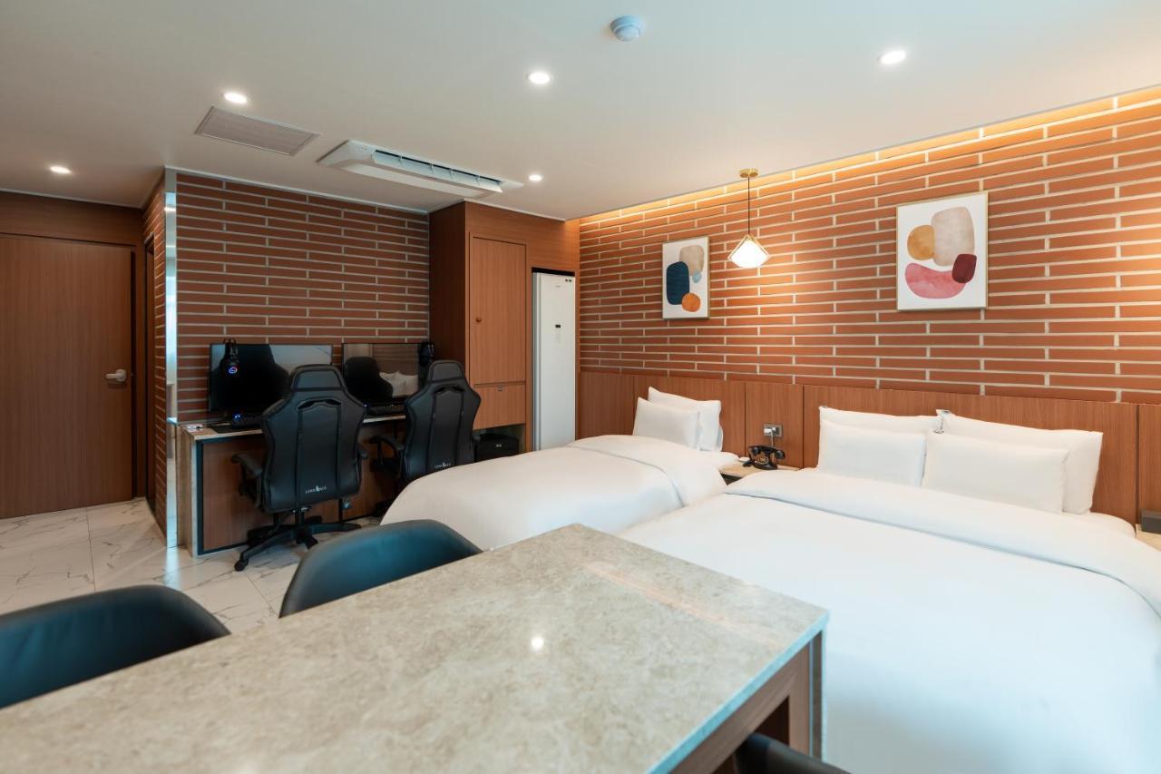 Jecheon Hound Hotel Chechon ภายนอก รูปภาพ