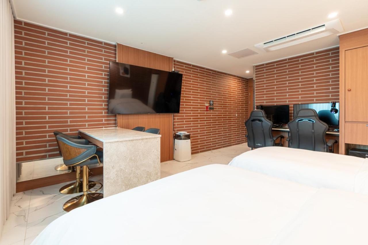 Jecheon Hound Hotel Chechon ภายนอก รูปภาพ
