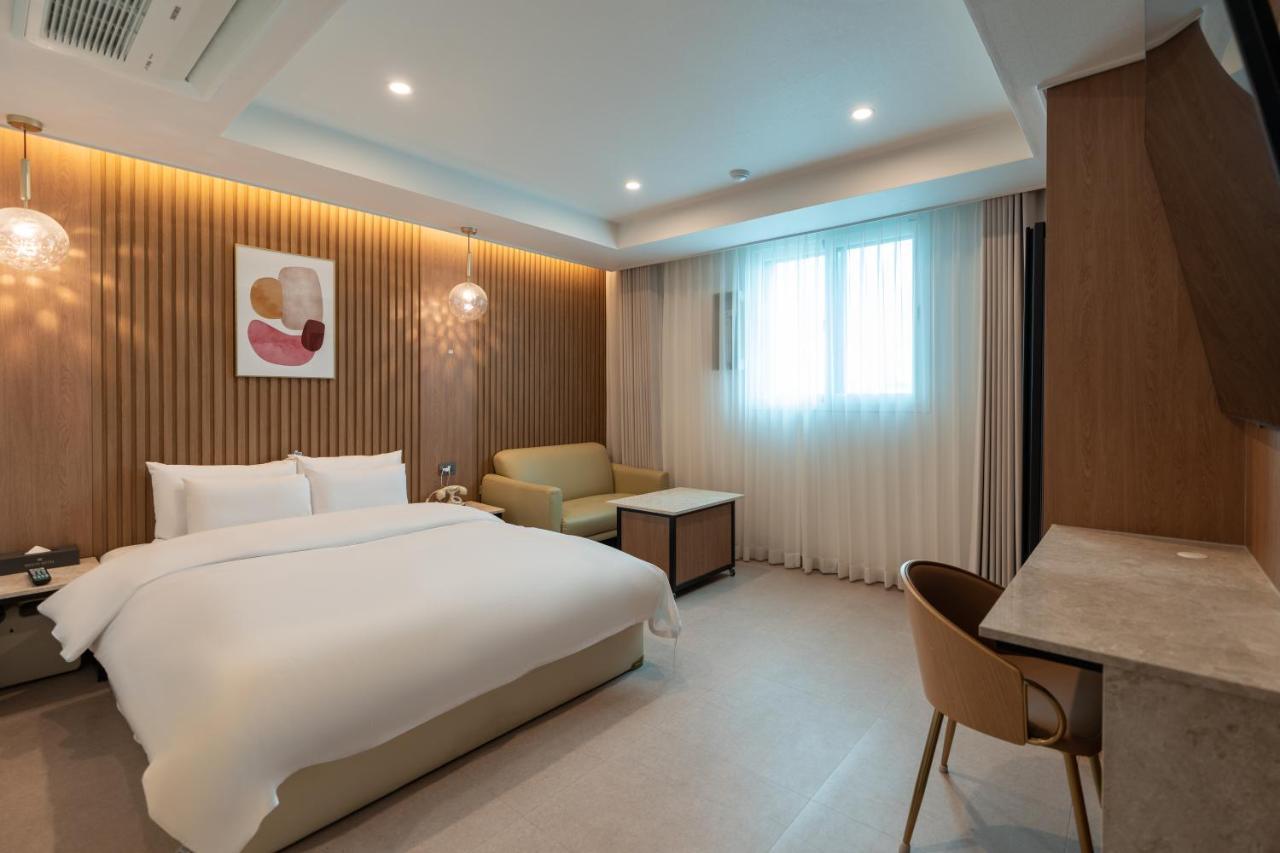 Jecheon Hound Hotel Chechon ภายนอก รูปภาพ