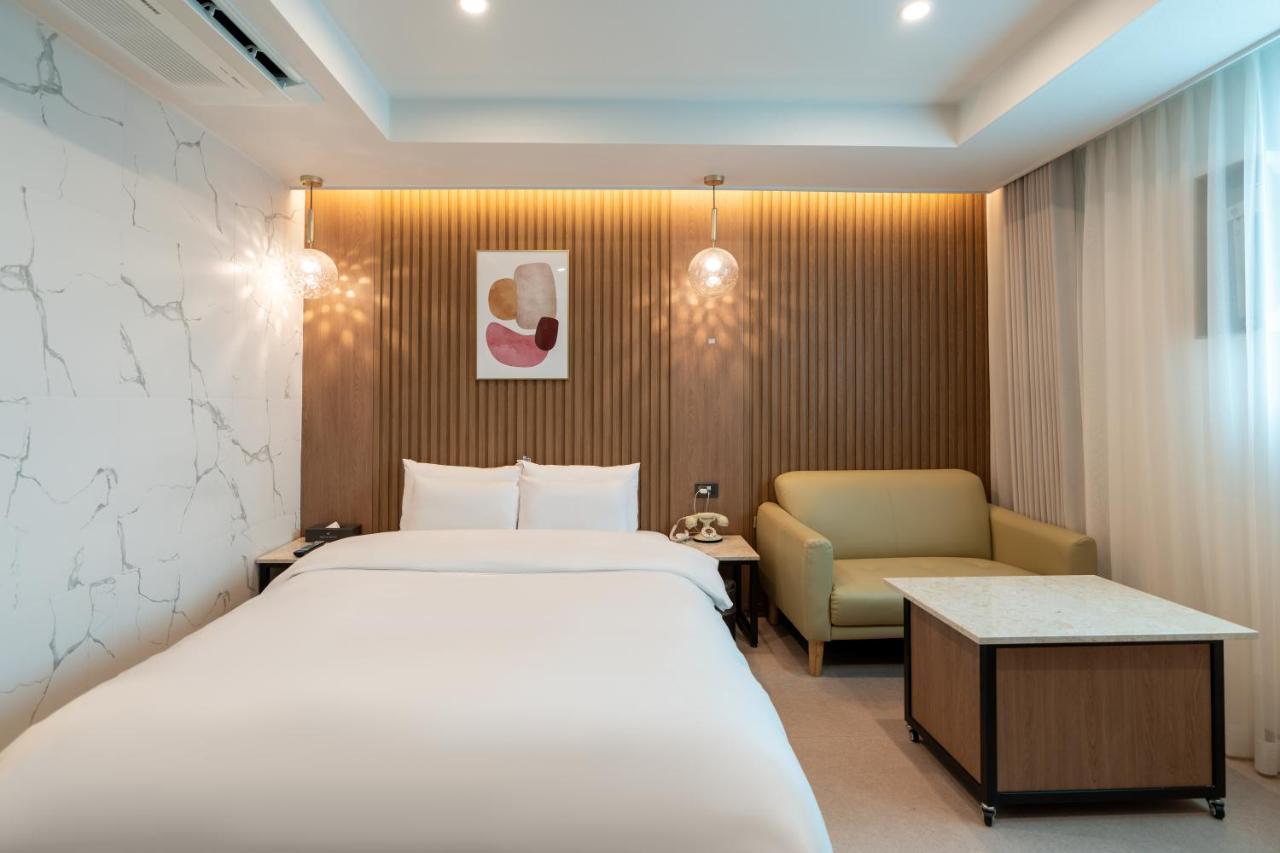 Jecheon Hound Hotel Chechon ภายนอก รูปภาพ