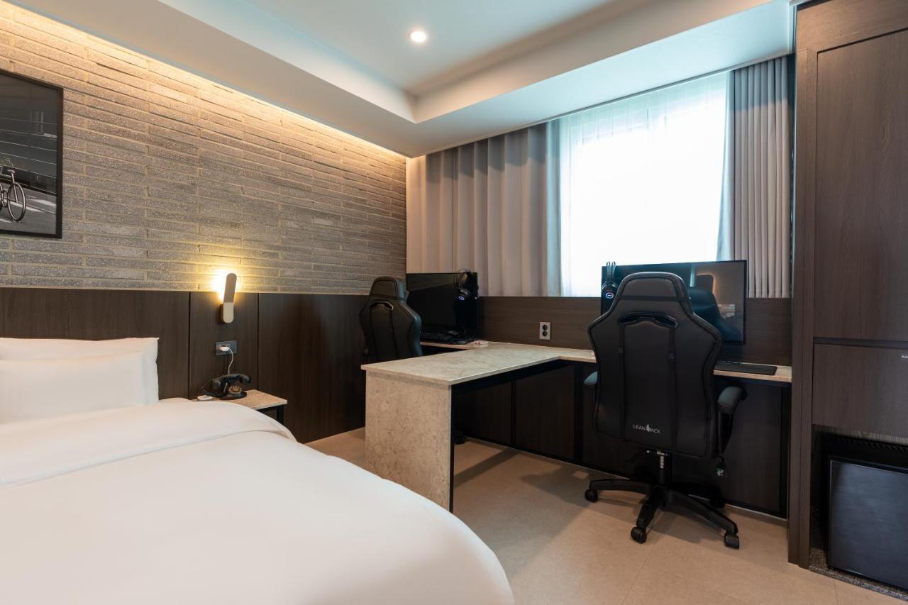 Jecheon Hound Hotel Chechon ภายนอก รูปภาพ