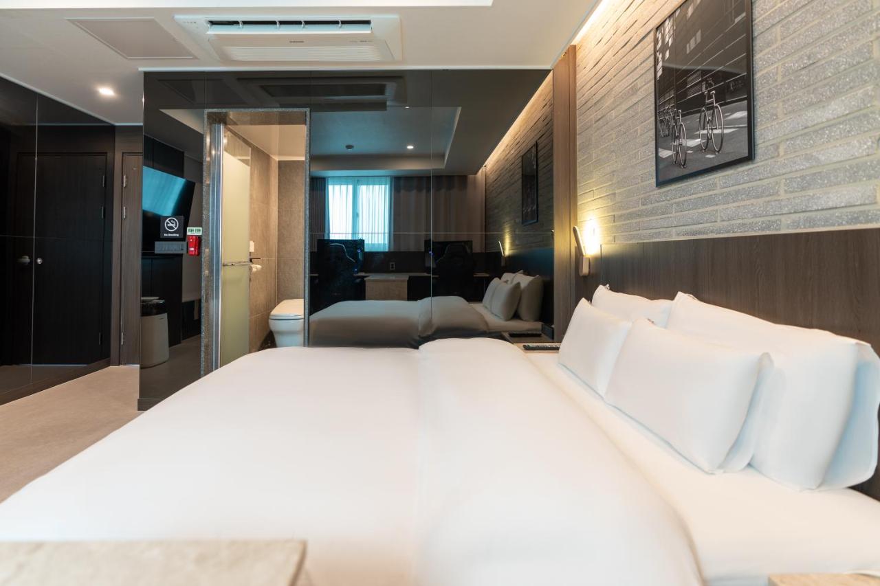 Jecheon Hound Hotel Chechon ภายนอก รูปภาพ