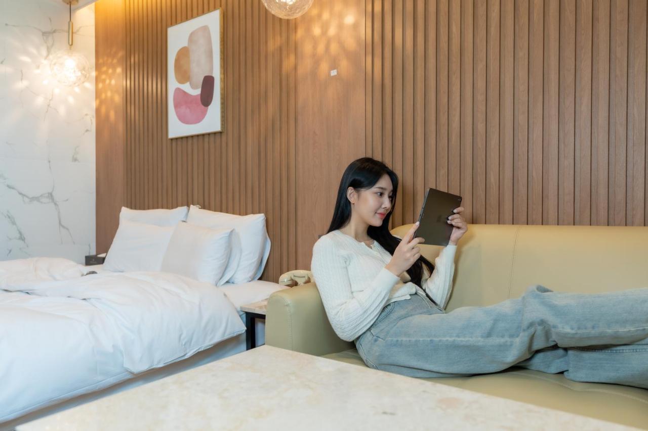 Jecheon Hound Hotel Chechon ภายนอก รูปภาพ