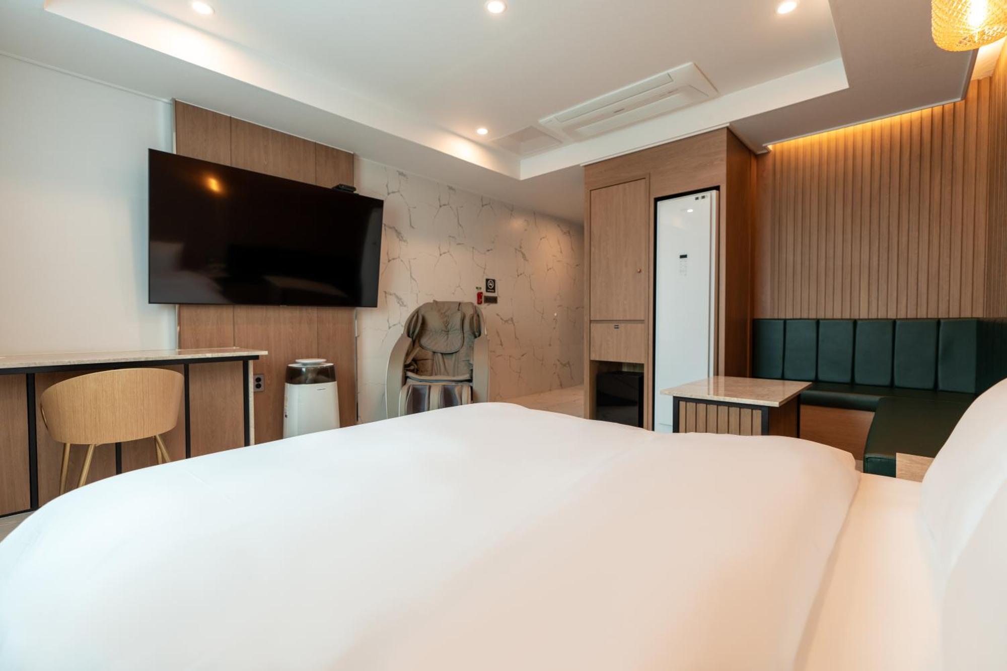 Jecheon Hound Hotel Chechon ภายนอก รูปภาพ