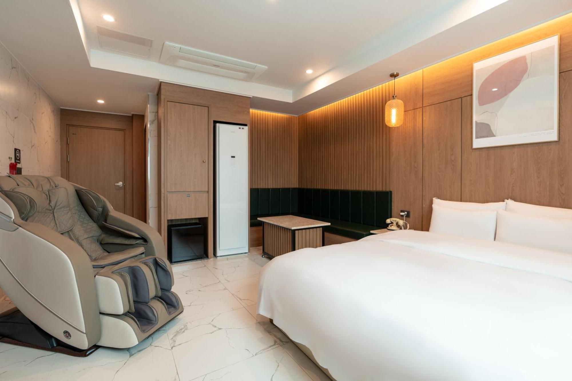 Jecheon Hound Hotel Chechon ภายนอก รูปภาพ