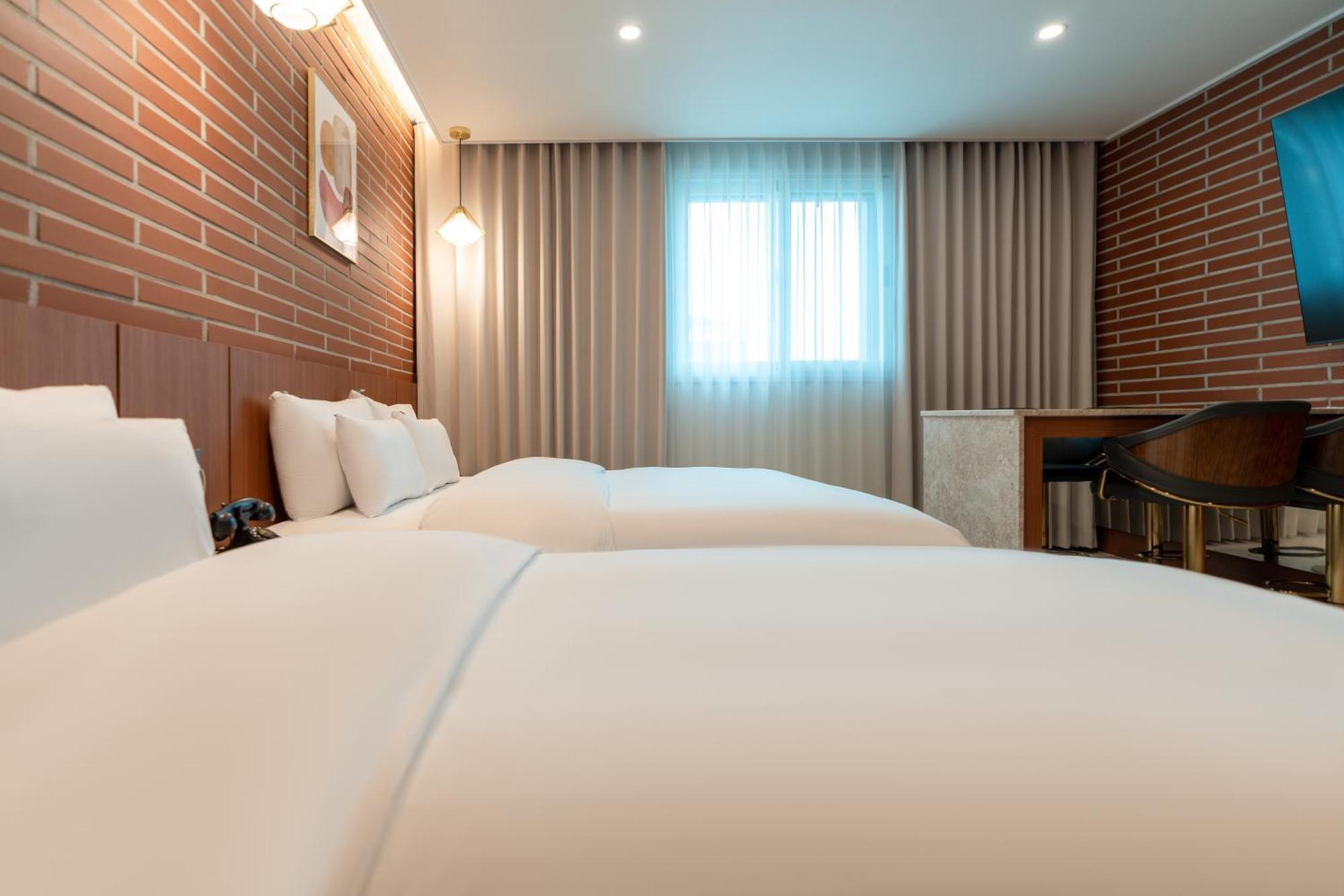 Jecheon Hound Hotel Chechon ภายนอก รูปภาพ