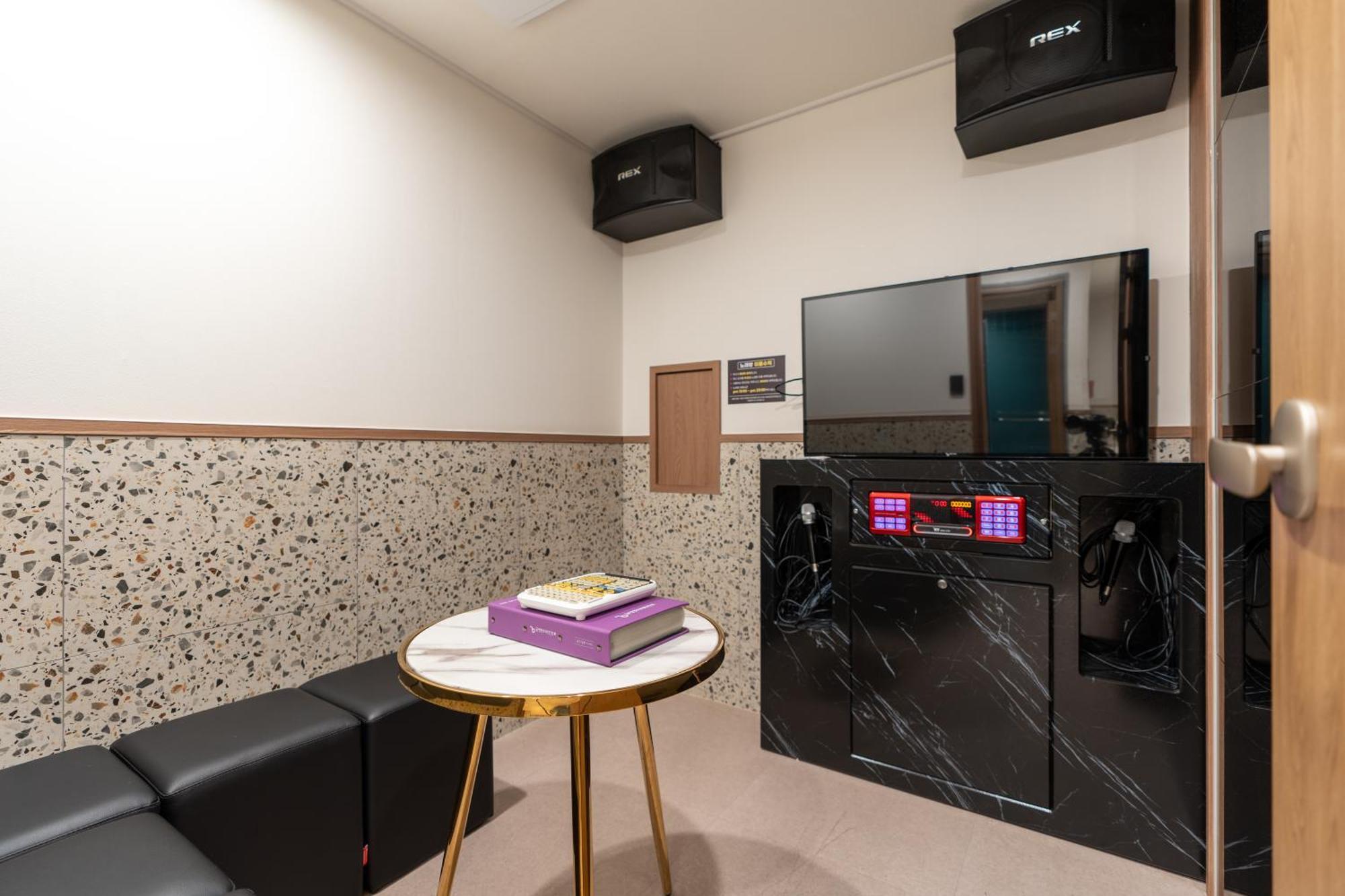 Jecheon Hound Hotel Chechon ภายนอก รูปภาพ