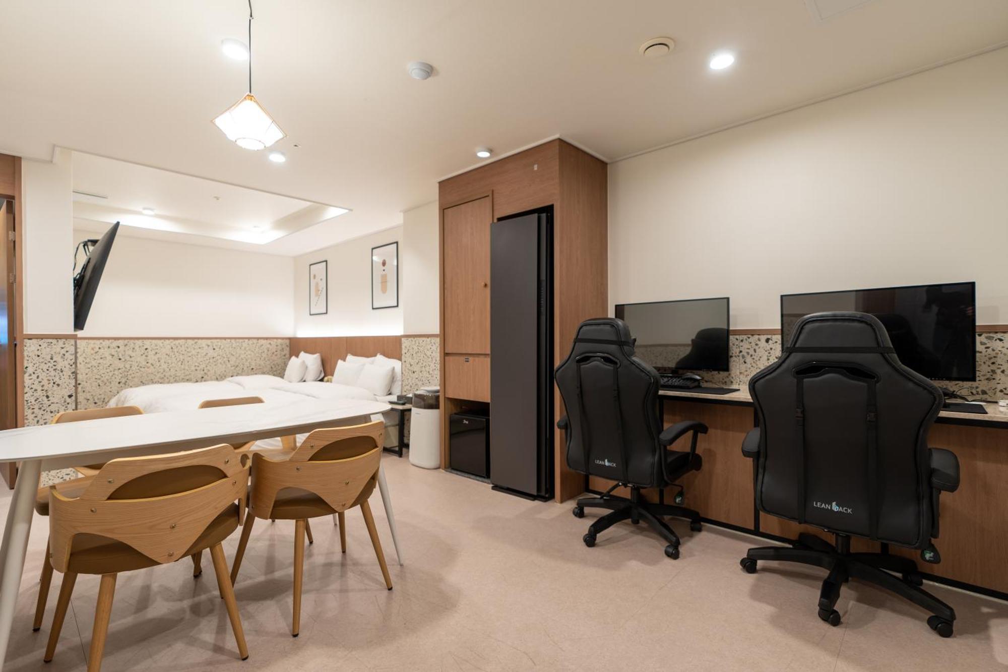 Jecheon Hound Hotel Chechon ภายนอก รูปภาพ